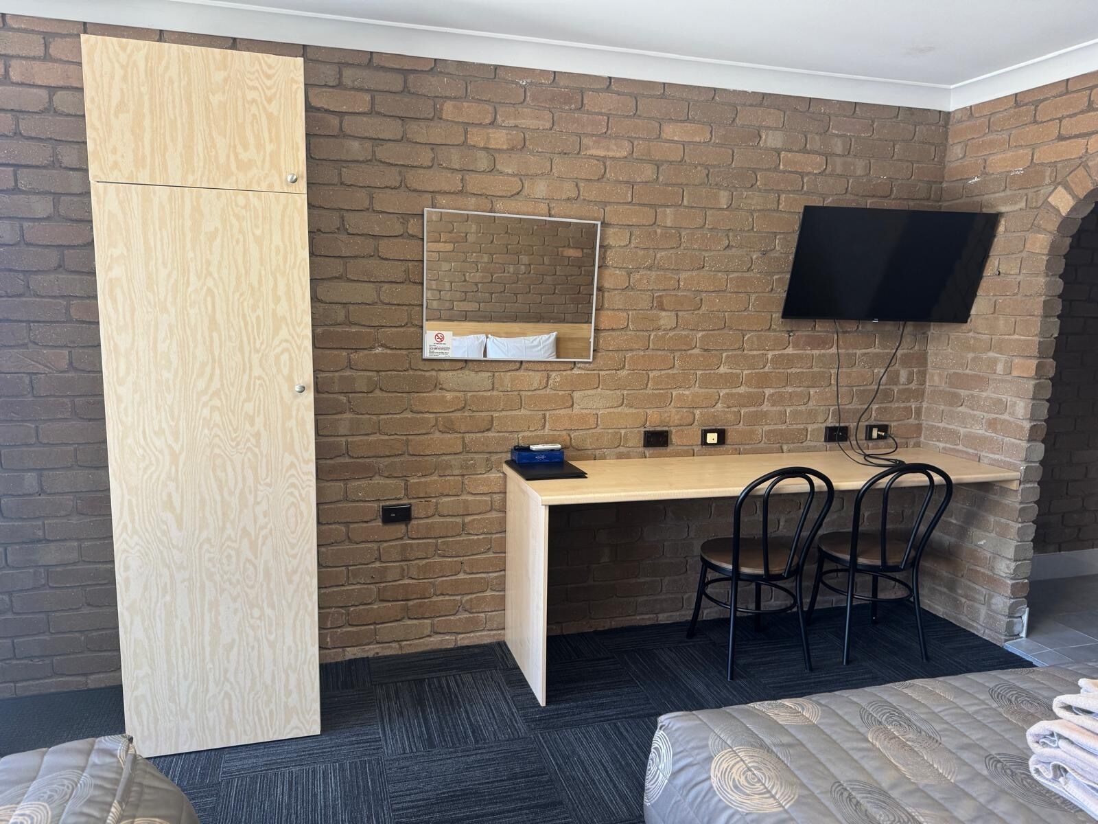 Standard Twin Room, Kitchenette (TWIN ROOM - NO PETS) | 办公桌、免费 WiFi