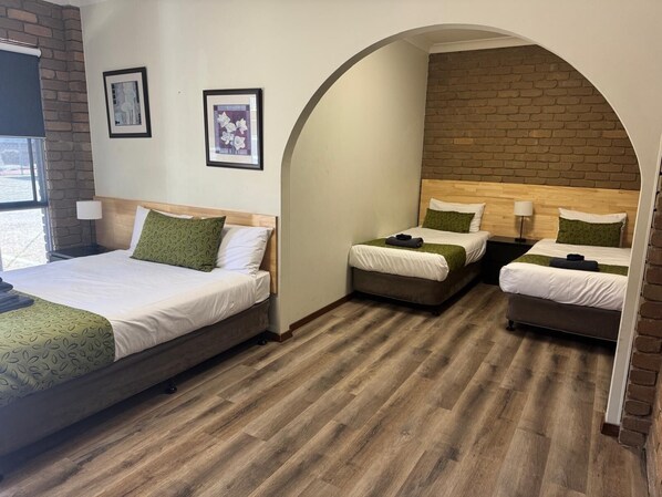 Family Room, Non Smoking, Kitchenette (FAMILY ROOM - NO PETS)