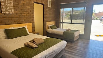 Habitación básica con 2 camas individuales | Escritorio y wifi gratis