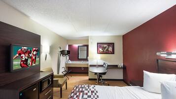 Superior Room, 1 Katil Raja (King) (Smoke Free) | Meja, ruang kerja komputer riba, langsir/tirai gelap terus