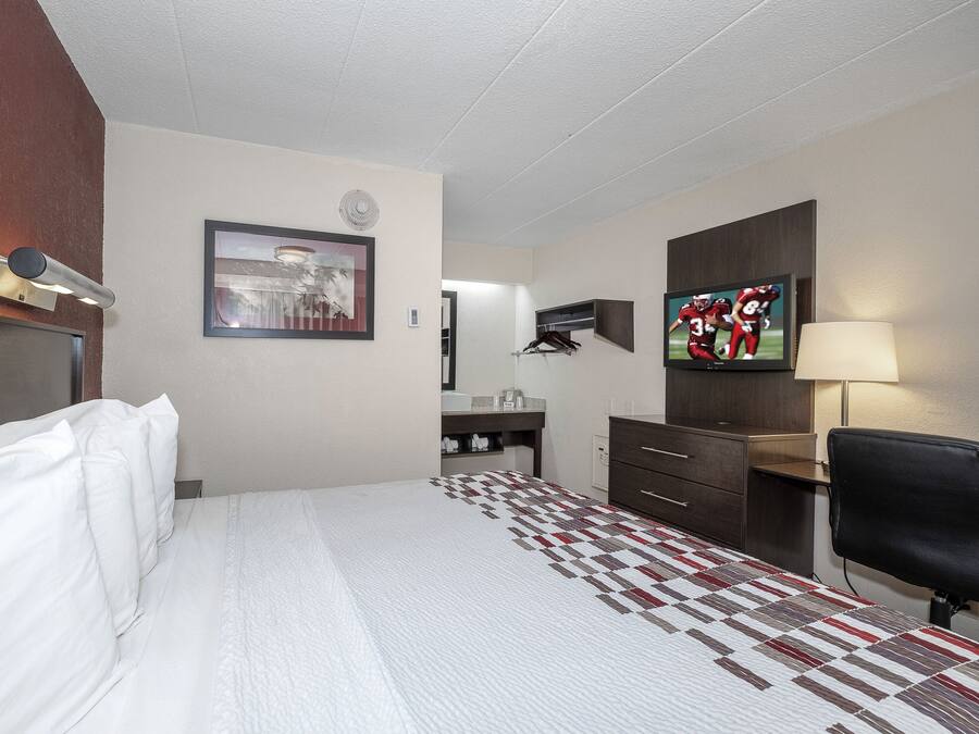 Rom – deluxe, 1 kingsize-seng (Smoke Free) | Skrivebord, skrivebord for bærbar PC og blendingsgardiner