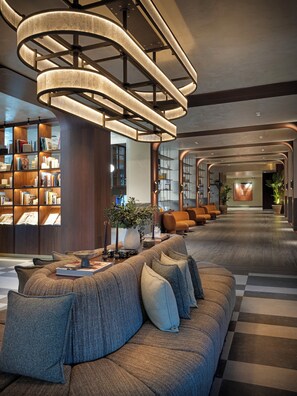 Lobby sitting area - The Westin Madrid Cuzco (Madrid)