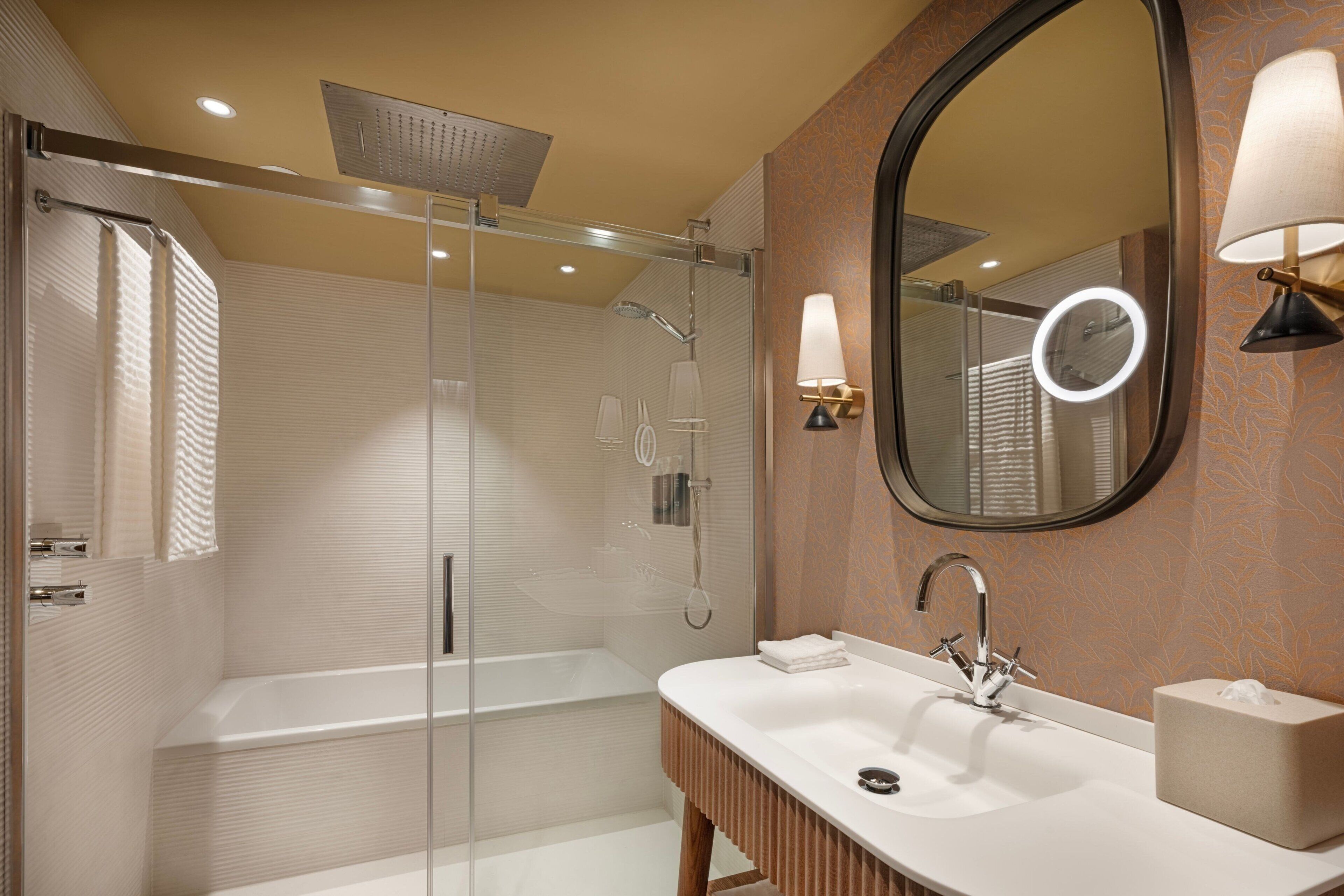 1 bedroom, premium bedding, memory-foam beds, minibar