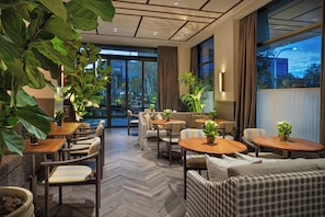 Bar (on property) - The Westin Madrid Cuzco (Madrid)
