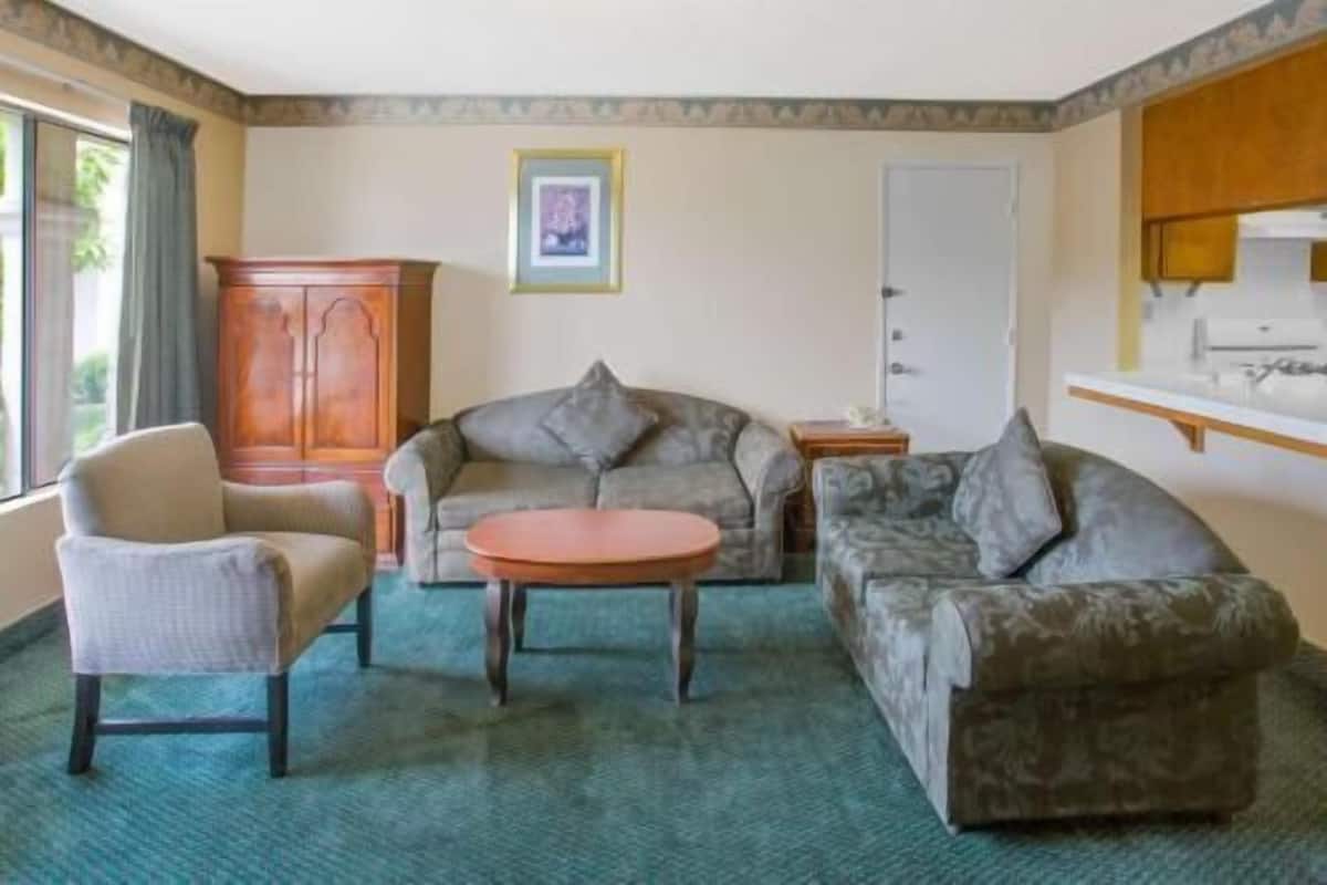 Living area | Flat-screen TV