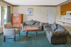 Caja de seguridad en la habitación, escritorio y cortinas blackout 