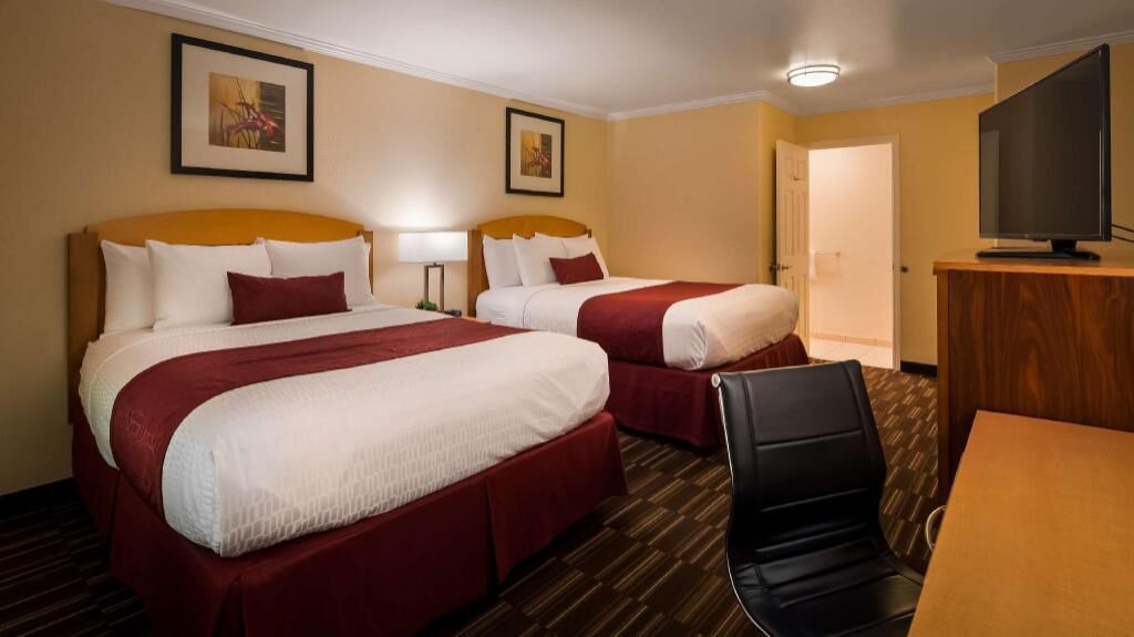 Premium bedding, in-room safe, individually furnished, desk
