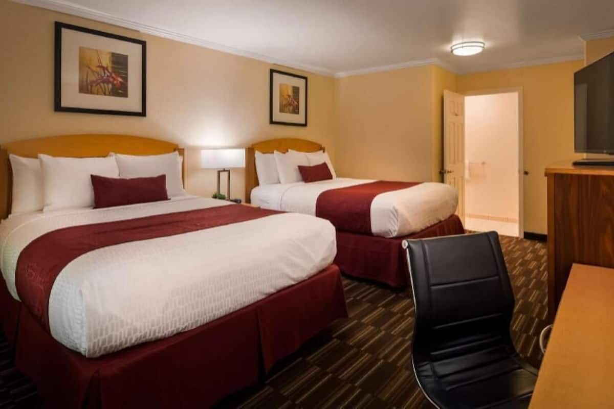 Premium bedding, in-room safe, individually furnished, desk