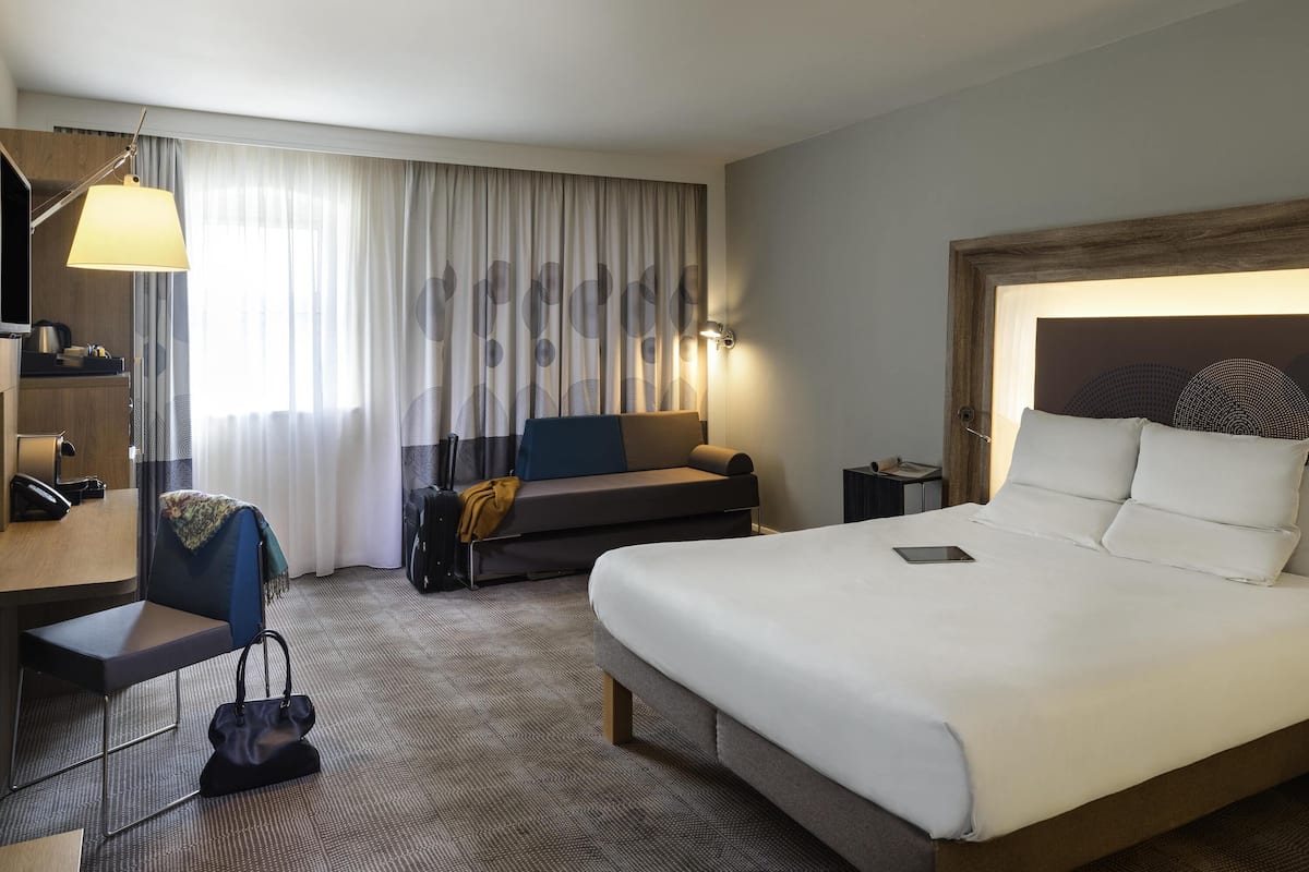 Kamar Superior, 1 Tempat Tidur Queen (Premium) | Brankas, meja kerja, tirai kedap cahaya, dan setrika/meja setrika