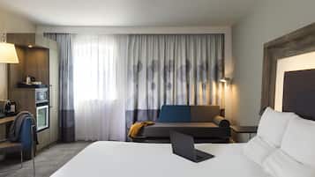 Superior Room, 1 Queen Bed (Premium) | In-room safe, desk, blackout drapes, iron/ironing board