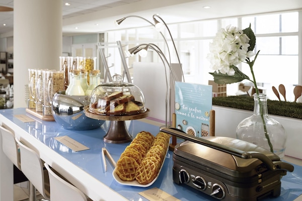 Daily buffet breakfast for a fee
