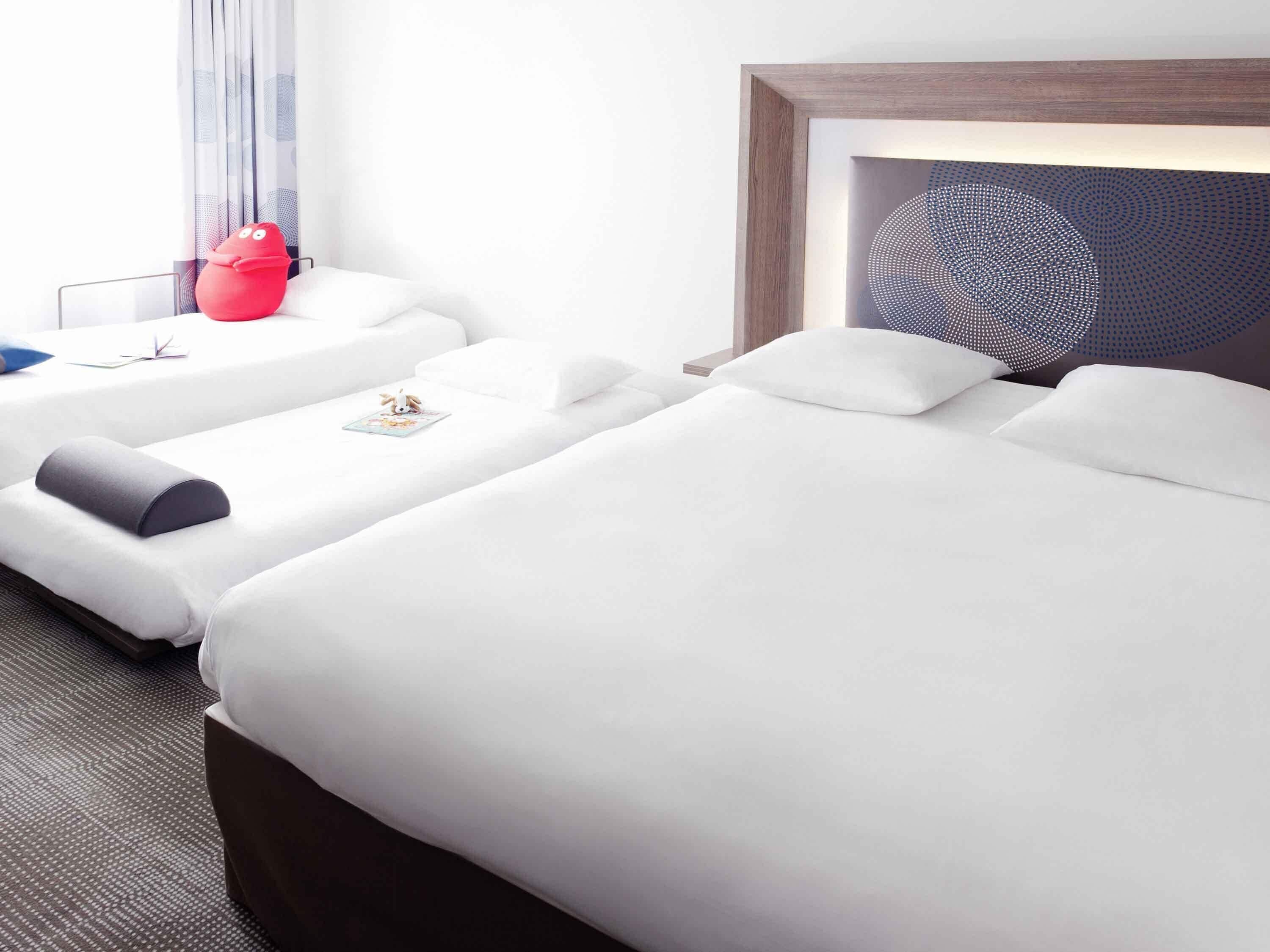 Superior Room, 1 Queen Bed with Sofa bed (Premium) | In-room safe, desk, blackout drapes, iron/ironing board