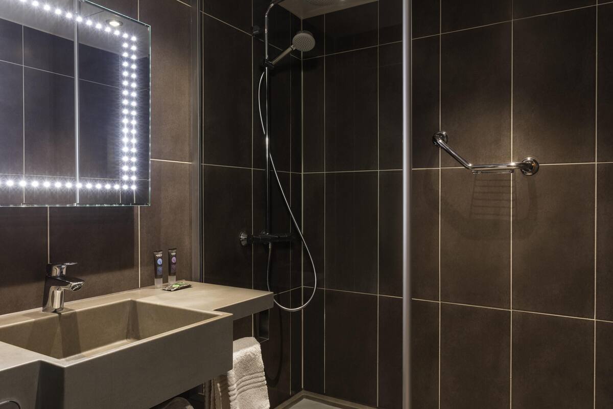 superior room, 1 queen bed (premium) | in-room safe, desk, blackout curtains, iron/ironing board