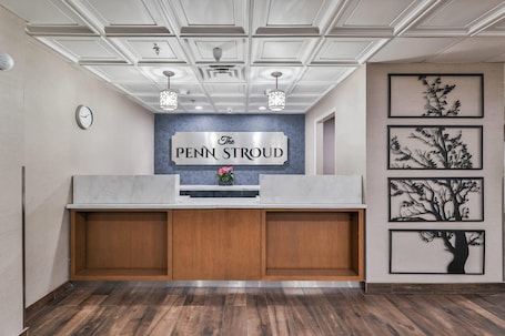 Lobby. The Penn Stroud, Stroudsburg - Poconos, an Ascend Collection Hotel