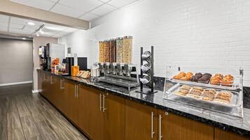 Desayuno continental gratuito y diario