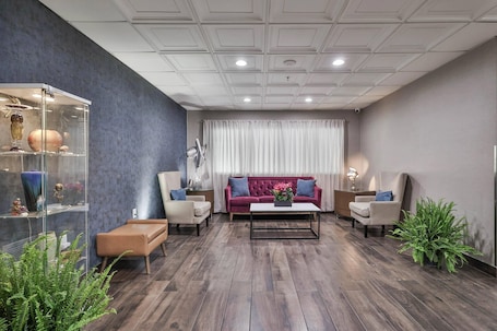Lobby. The Penn Stroud, Stroudsburg - Poconos, an Ascend Collection Hotel