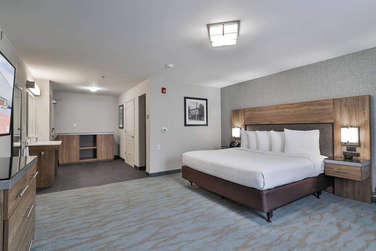 ADA Accessible, 1 King Bed, Transfer Shower, City View | Hypo-allergenic bedding available, desk, laptop workspace