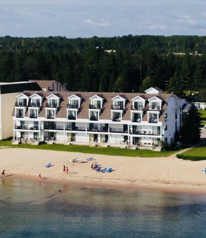 Quality Inn & Suites Mackinaw City Beachfront