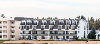 Quality Inn & Suites Mackinaw City Beachfront