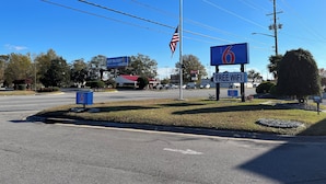 A motel sign with a 'Free WiFi' offer, a '6' sign indicating the motel number, and an American flag. - Motel 6 Greenville, NC – ECU-Medical Center (Greenville)