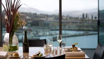 Penthouse, 2 slaapkamers, uitzicht op haven | Roomservice - dineren