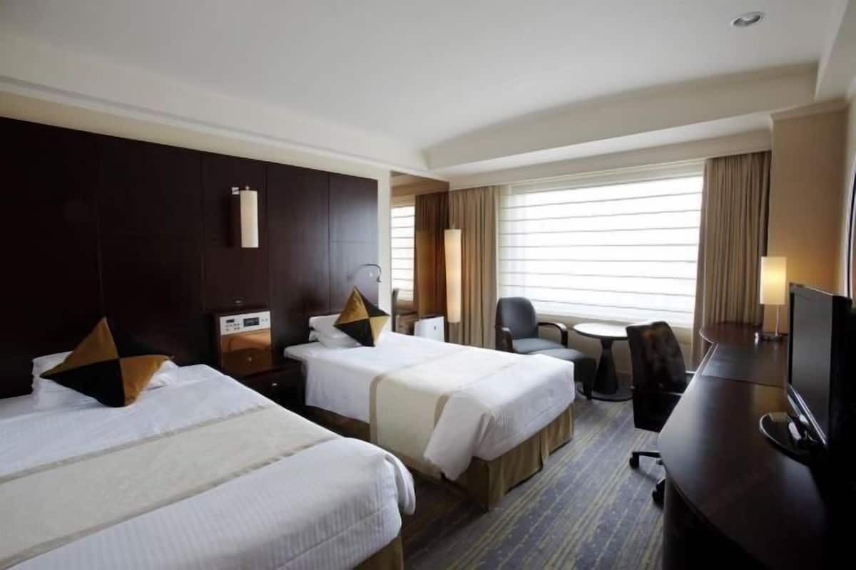 1 bedroom, premium bedding, pillow-top beds, minibar