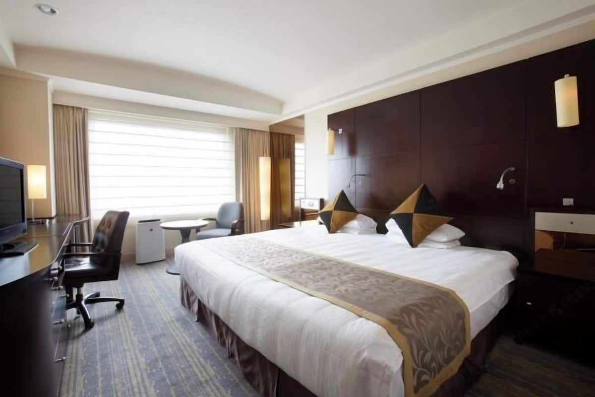 1 bedroom, premium bedding, pillow-top beds, minibar
