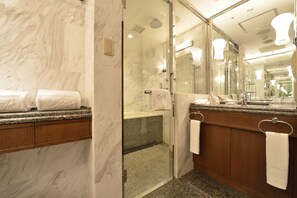 Executive Floor Tower Suite, No Smoking (Higher Floor, Breakfast & Executive Lounge Access Included) | Bathroom | Combined shower/tub, free toiletries, hair dryer, slippers