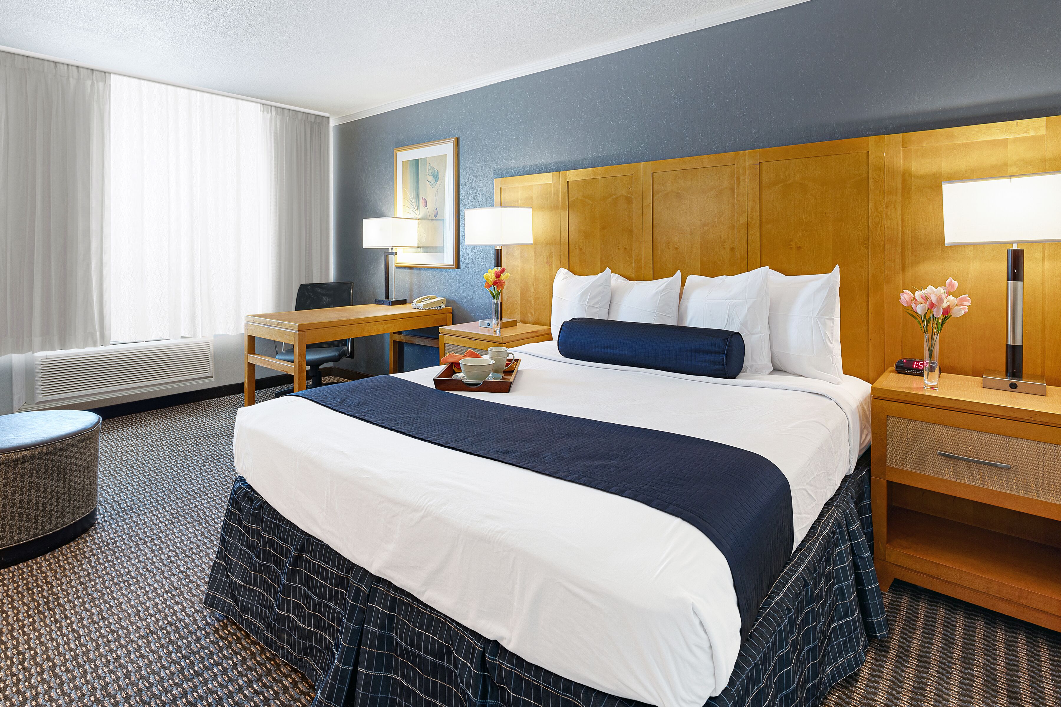 Caja de seguridad en la habitación y escritorio 