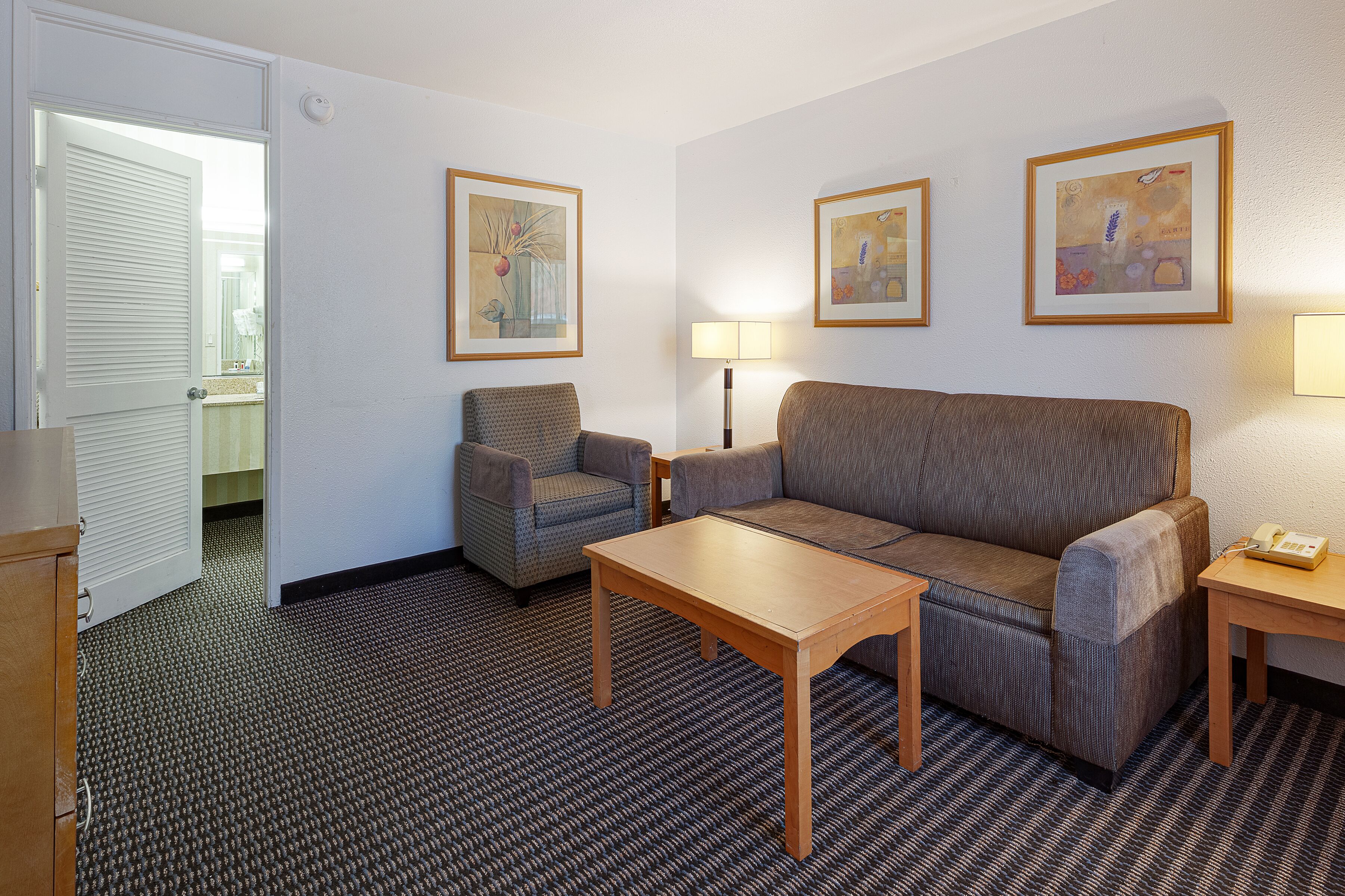 Suite, 1 King Bed, Non Smoking | In-room safe, desk, laptop workspace, blackout drapes