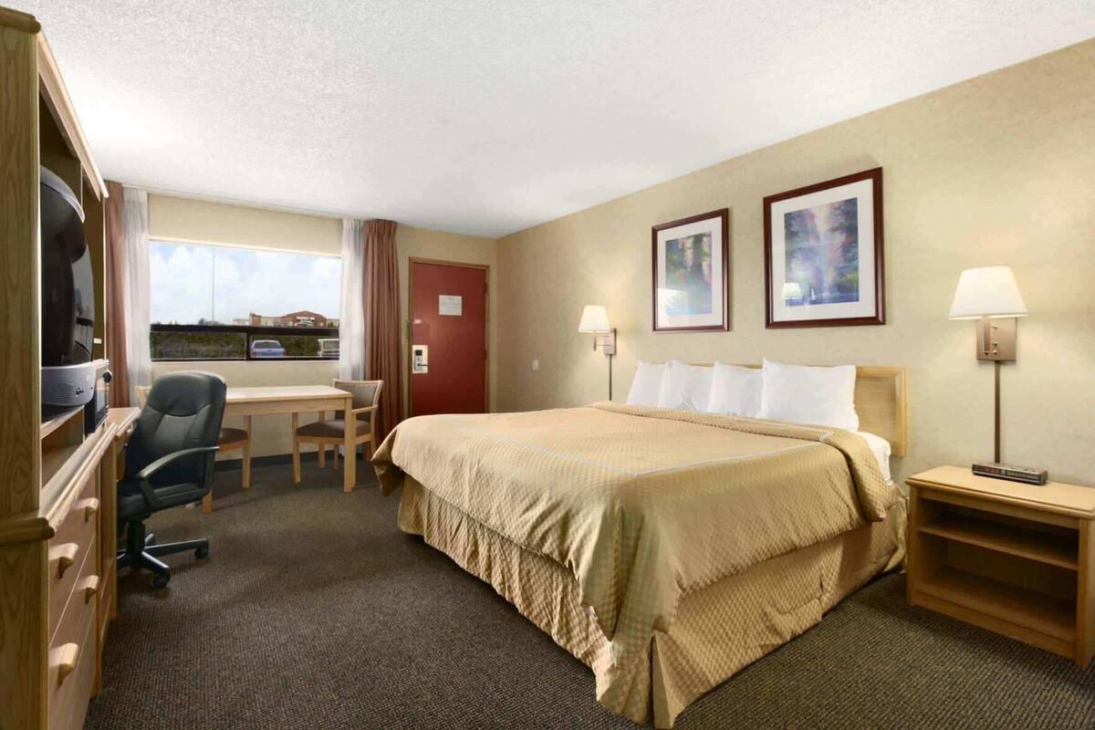 โต๊ะทำงาน, เปล/เตียงเด็กอ่อน (ฟรี), Wi-Fi ฟรี, ผ้าปูที่นอน