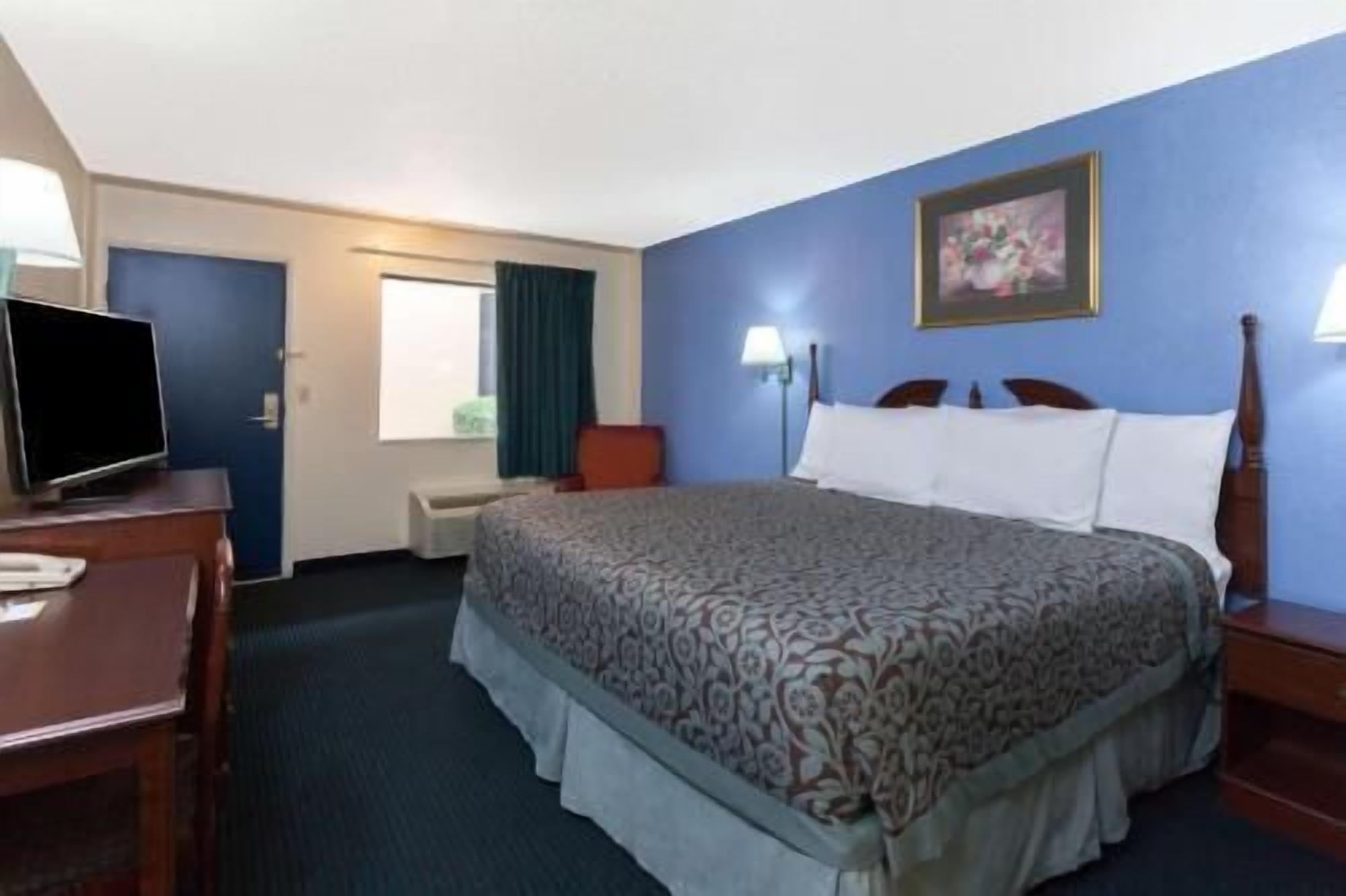 Desk, free cots/infant beds, free WiFi, bed sheets