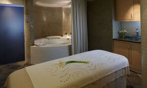 Couples treatment rooms, sauna, steam room, body treatments