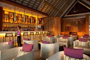 2 bars/lounges, swim-up bar, poolside bar - Angsana Laguna Phuket (Choeng Thale)