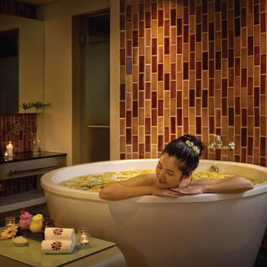 Couples treatment rooms, body treatments, hot stone massages