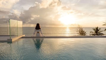 2Bedroom Pool Suite Beach Front | Balcony