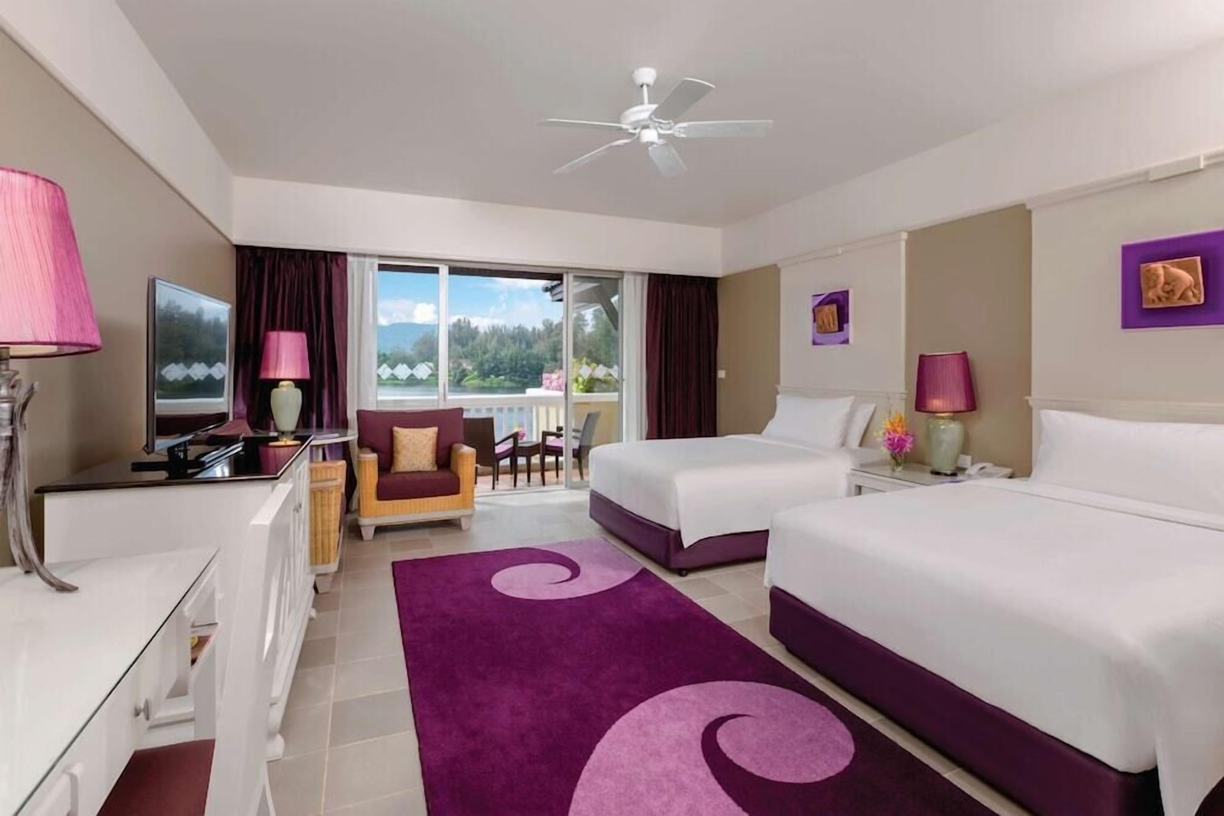 Minibar, in-room safe, desk, iron/ironing board