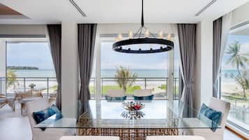 5 ๊ฐ์ ๋ ์คํ ๋, ์์นจ ์์ฌ, ์ ์ฌ ์์ฌ, ์ ๋
์์ฌ ์ ๊ณต(ํจ์ ์๋ฆฌ)