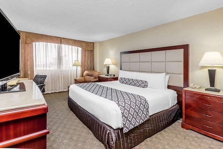 Premium bedding, pillowtop beds, in-room safe, individually decorated. Wyndham Houston near NRG Park/Medical Center