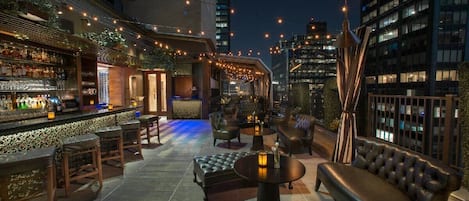 2 bares o lounges, bar en la azotea