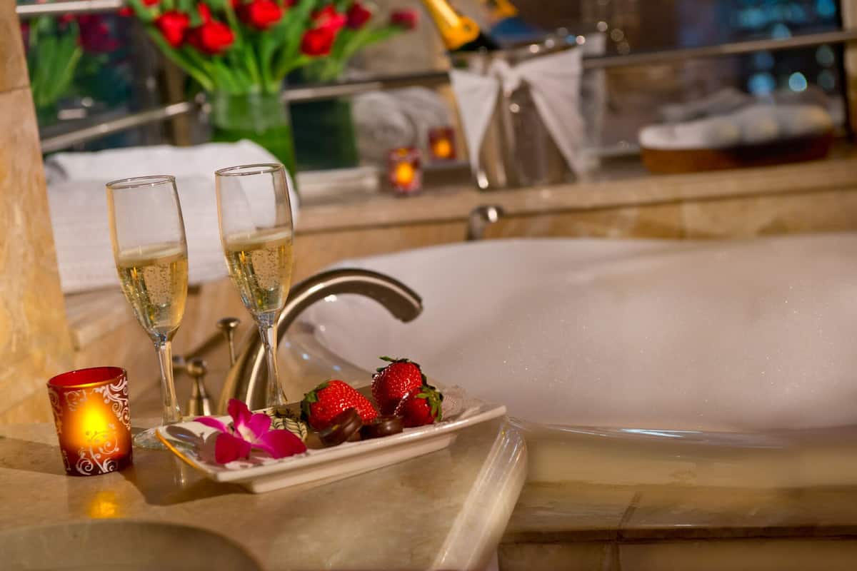 Executive Room, 1 Katil Raja (King) | Cadar Frette Itali, peralatan tempat tidur premium, gebar bulu kapas