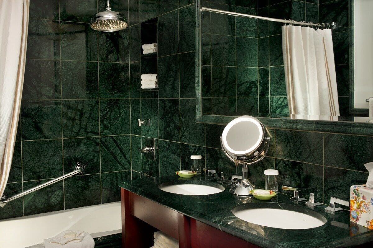 Luxury Suite, 1 Bedroom | Bilik Mandi | Kelengkapan dandanan diri percuma, pengering rambut, jubah mandi