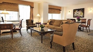 Suite ejecutiva, 1 habitación | Sábanas italianas Frette, ropa de cama de alta calidad y edredón