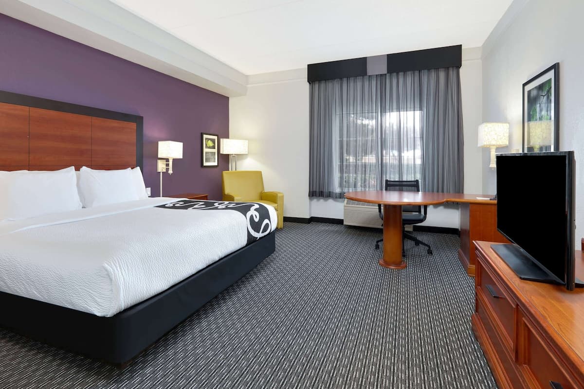 Chambre Deluxe, 1 très grand lit, non-fumeurs | Literie de qualité supérieure, bureau, fer et planche à repasser