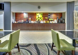 Free daily continental breakfast