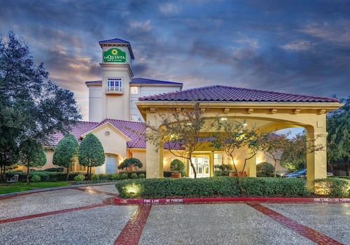 La Quinta Inn & Suites by Wyndham Dallas North Central