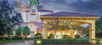 La Quinta Inn & Suites by Wyndham Dallas North Central