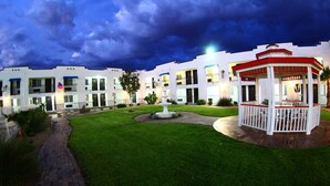 A hotel with a courtyard, a fountain, and a gazebo. - Ramada by Wyndham Kingman (Kingman)