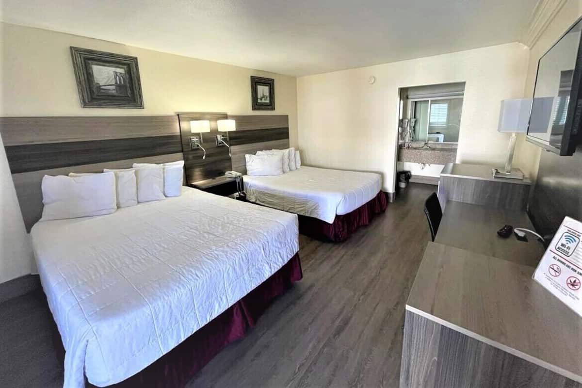 Room, 2 Queen Beds, Non Smoking