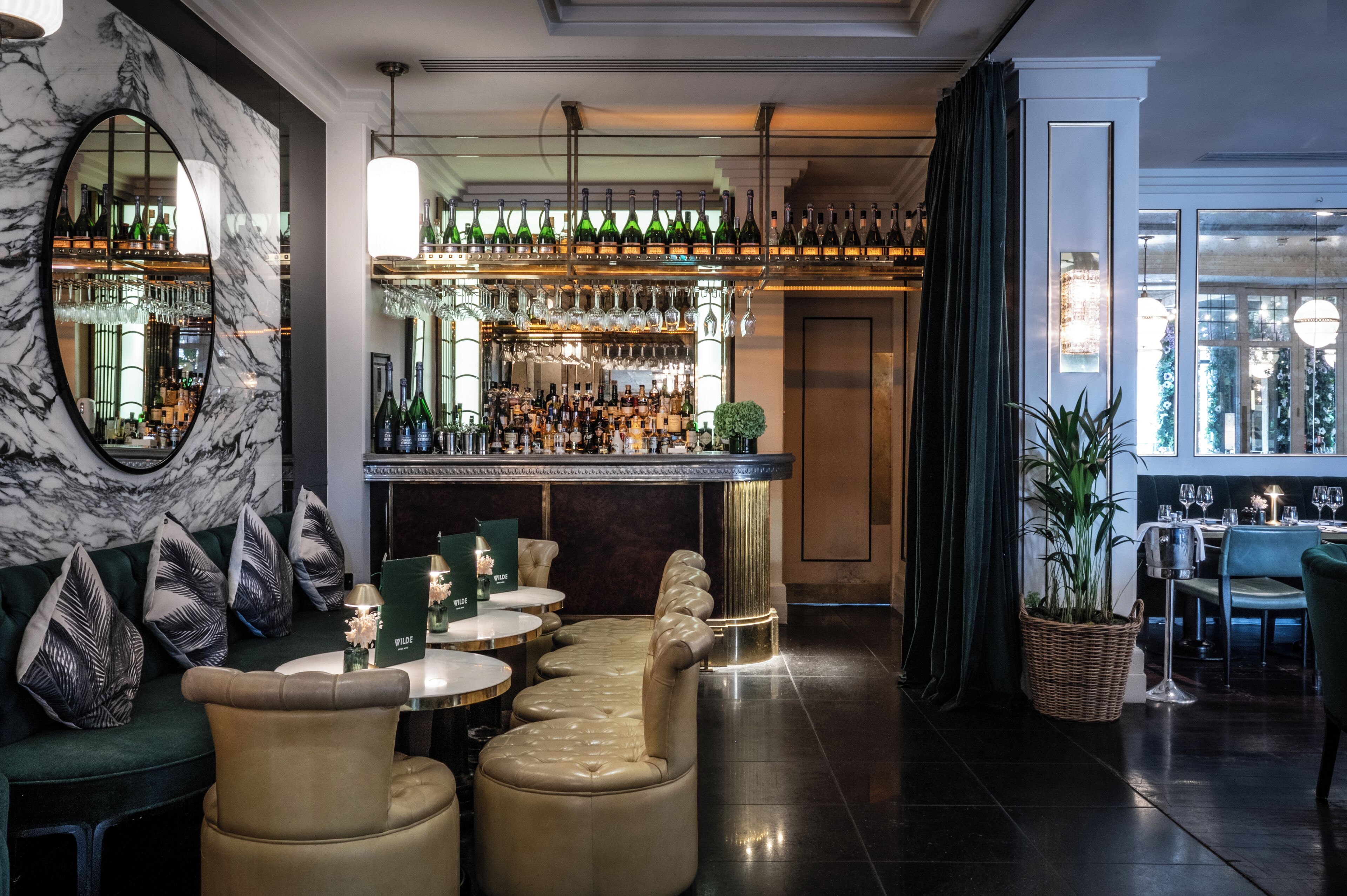 2 restaurants, breakfast, lunch, dinner served; irish cuisine